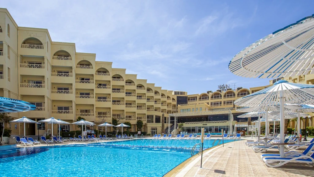 الفندق إيه أم سى رويال - الغردقة